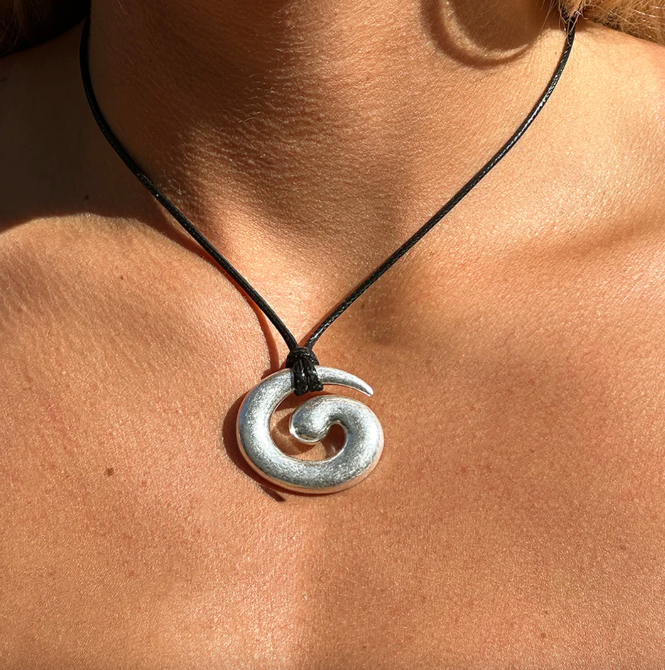 Briwok - Swirl Necklace - Black/Silver